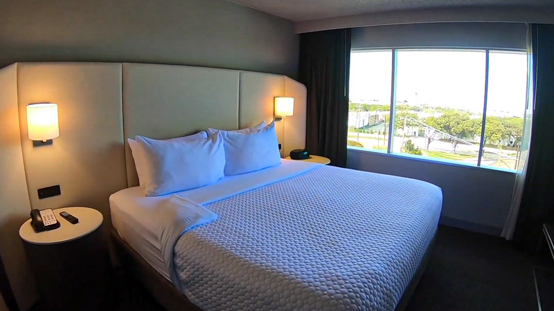 Crowne Plaza Suites Arlington