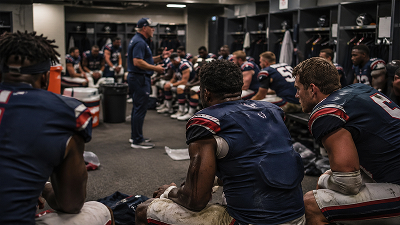 What Is An NFL Locker Room Like At Halftime