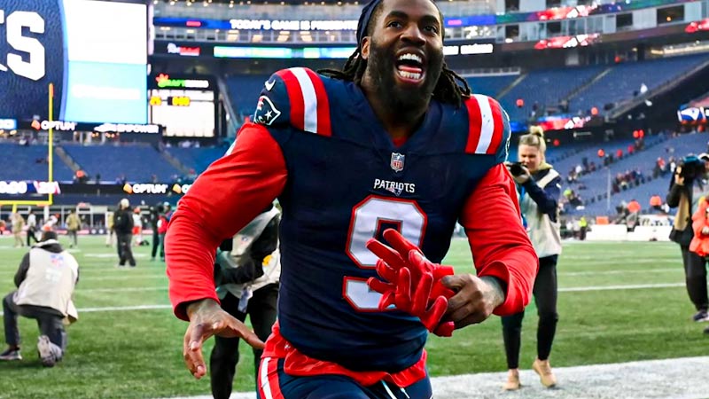 How Does the Visual Contrast of Red Sleeves Add Flair to Matthew Judon’s Appearance?