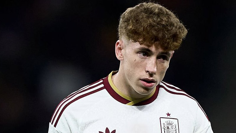 What is Víctor Muñoz’s Nationality
