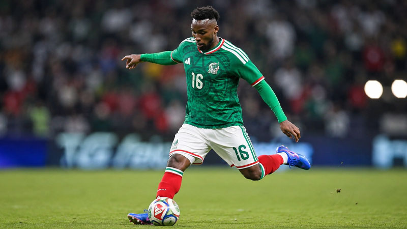 Julián Quiñones Stats