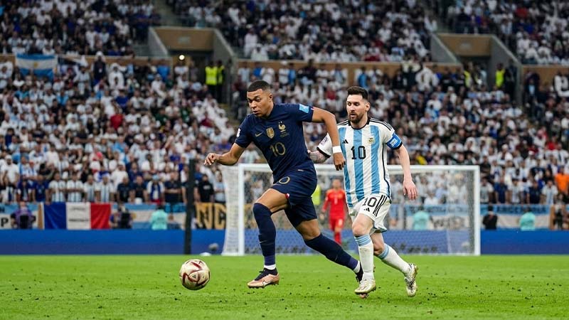 Kylian Mbappé vs Lionel Messi