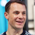 What Gloves Does Manuel Neuer Wear