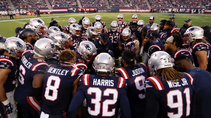 how many players are on an nfl team