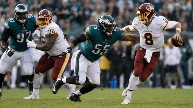 what does a defensive end do in the nfl