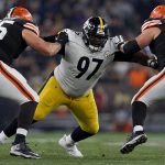 what does a defensive tackle do in the nfl