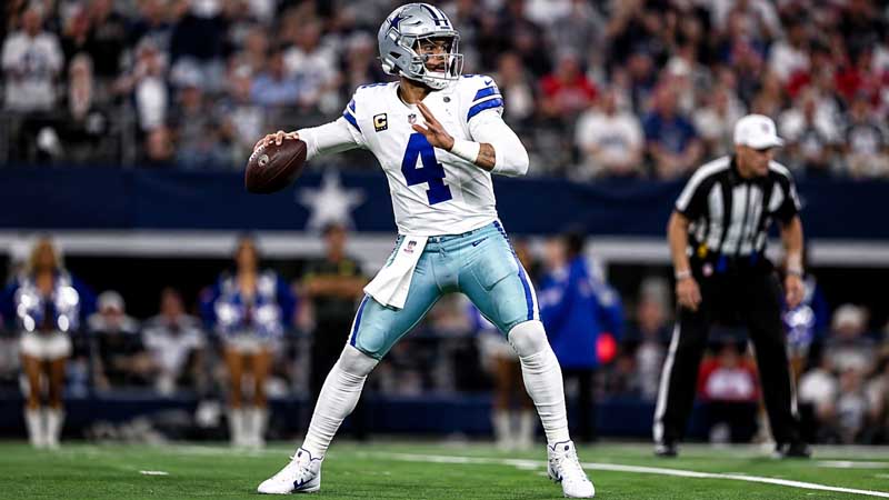 what does a quarterback do in the nfl