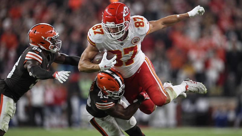 what does a tight end do in the nfl