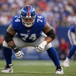 what does an offensive guard do in the nfl