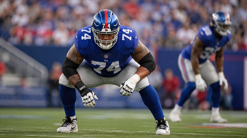 what does an offensive guard do in the nfl