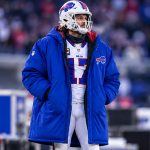 how do nfl players stay warm in cold games