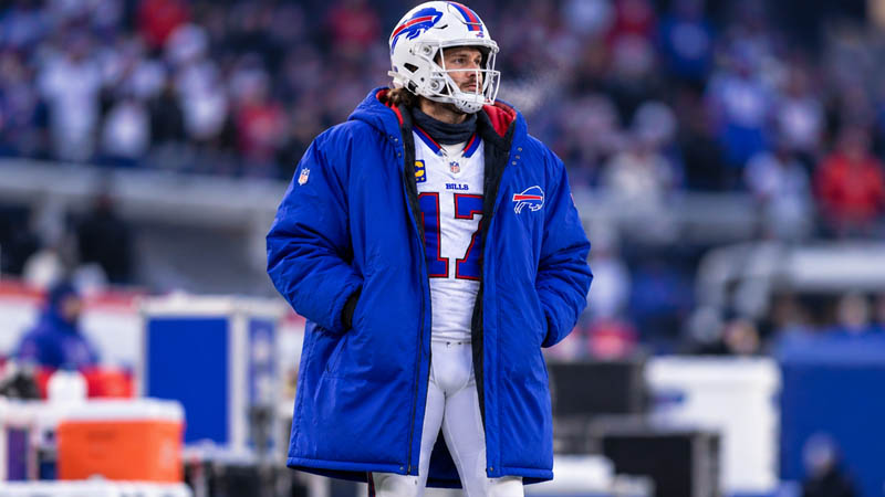 how do nfl players stay warm in cold games